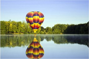 Tablou cu balon cu aer cald pe un lac (90x60 cm)