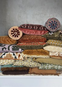 Pernă rulou din catifea brodată manual cu motive suzani, D20×L55 cm, „Suzani"