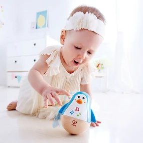 Pinguin Hape, cu sunete, 11,2 x 12,6 x 9 cm