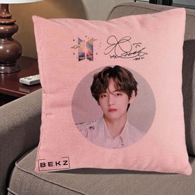 Perna Personalizata K-pop BTS V Taehyung Portret Cerc Autograf, 40x40 cm, Roz, Husa Detasabila, Perna Inclusa, BEKZ®