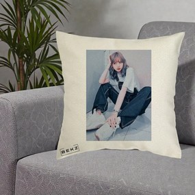 Perna Personalizata K-pop BLACKPINK Lisa, 40x40 cm, Ecru, Husa Detasabila, Perna Inclusa, BEKZ®