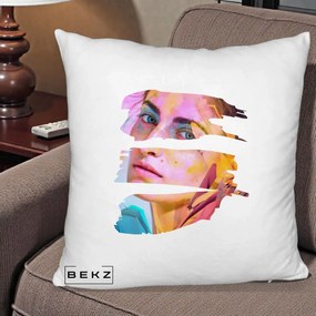 Perna Decorativa Portret Femeie Fragmentat Colorat, 40x40 cm, Alb Pufos, Husa Detasabila, Perna Inclusa, BEKZ®