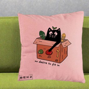 Perna Decorativa Pisica in Cutie No Desire to Fit In, 40x40 cm, Roz, Husa Detasabila, Perna Inclusa, BEKZ®