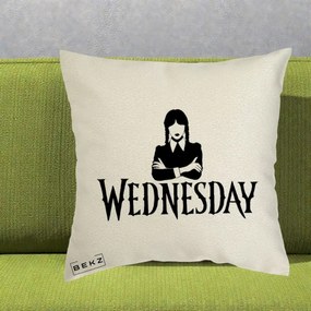 Perna Personalizata Wednesday Addams cu Brate Incrucisate, 40x40 cm, Ecru, Husa Detasabila, Perna Inclusa, BEKZ®