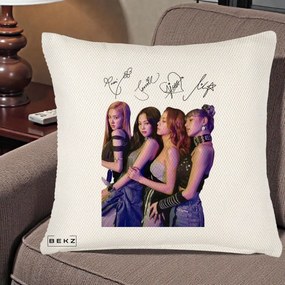 Perna Personalizata K-pop BLACKPINK Fotografie Grup Autografe Deasupra, 40x40 cm, Crem Reliefat, Husa Detasabila, Perna Inclusa, BEKZ®