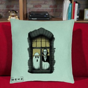 Perna Decorativa Halloween Fantoma si Dracula la Fereastra, 40x40 cm, Verde Menta, Husa Detasabila, Perna Inclusa, BEKZ®