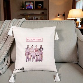 Perna Personalizata K-pop BLACKPINK Fotografie Grup Tinute Roz, 40x40 cm, Bej cu Franjuri, Husa Detasabila, Perna Inclusa, BEKZ®