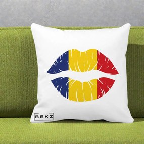 Perna Personalizata Buze Tricolor Romania, 40x40 cm, Alba Mata, Husa Detasabila, Perna Inclusa, BEKZ®