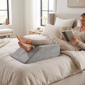 Perna ortopedica ridicare picioare memory foam 45°, husa catifea, Gri