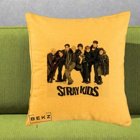 Perna Personalizata K-pop Stray Kids Outfit Negru, 40x40 cm, Galben, Husa Detasabila, Perna Inclusa, BEKZ®