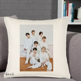 Perna Personalizata K-pop BTS Foto Grup All-White Elegant, 40x40 cm, Crem Reliefat, Husa Detasabila, Perna Inclusa, BEKZ®