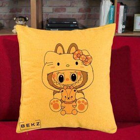 Perna Personalizata Labubu x Hello Kitty, 40x40 cm, Galben, Husa Detasabila, Perna Inclusa, BEKZ®