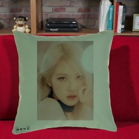 Perna Personalizata K-pop BLACKPINK Rose Blond cu Inel Roz Pastel, 40x40 cm, Verde, Husa Detasabila, Perna Inclusa, BEKZ®