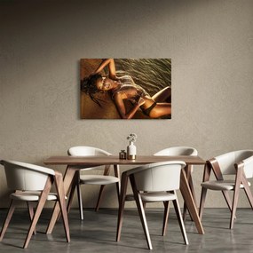 Tablou cu femeia întinsă pe plajă (90x60 cm)