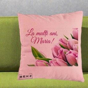 Cadou de Onomastica - Perna Personalizata La Multi Ani Maria Lalele, 40x40 cm, Roz, Husa Detasabila, Perna Inclusa, BEKZ®