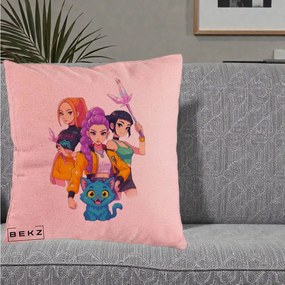 Perna Personalizata K-pop HUNTRX Trio cu Pisica si Cristale, 40x40 cm, Roz, Husa Detasabila, Perna Inclusa, BEKZ®