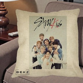 Perna Personalizata K-pop Stray Kids cu Foto Grup Alb-Albastru, 40x40 cm, Crem, Husa Detasabila, Perna Inclusa, BEKZ®