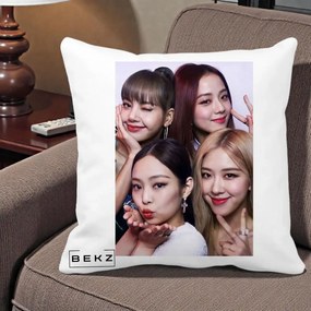Perna Personalizata K-pop BLACKPINK Foto Grup Selfie 4 Membre, 40x40 cm, Alba Mata, Husa Detasabila, Perna Inclusa, BEKZ®