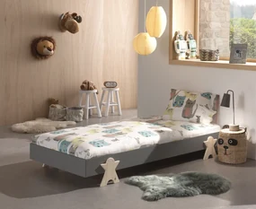 Pat stivuibil pentru copii MODULO, din MDF și pin masiv, cu somieră cu lamele inclusă și picioare solide model smiley – Vipack