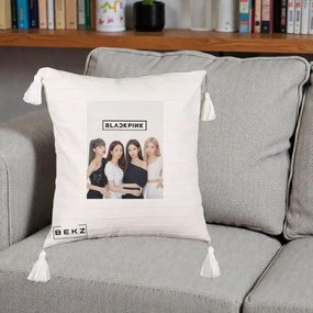 Perna Personalizata K-pop BLACKPINK Foto Grup-Negru, 40x40 cm, Bej cu Franjuri, Husa Detasabila, Perna Inclusa, BEKZ®