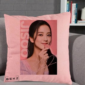 Perna Personalizata K-pop BLACKPINK Jisoo cu Semnatura si Fond Roz, 40x40 cm, Roz, Husa Detasabila, Perna Inclusa, BEKZ®