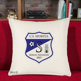 Perna Personalizata CS Sportul Simleu Silvaniei 2007, 40x40 cm, Crem Reliefat, Husa Detasabila, Perna Inclusa, BEKZ®
