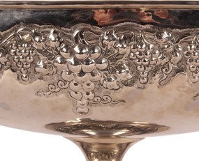 Platou oval pe picior din alamă lucrată manual, argintiu, fructieră cu mânere și struguri în relief, aspect vintage, finisaj nichelat, 30 x 75 x 30