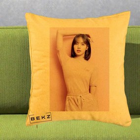 Perna Personalizata K-pop BLACKPINK Lisa Roz, 40x40 cm, Galben, Husa Detasabila, Perna Inclusa, BEKZ®