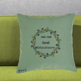 Cadou pentru Educatoare - Perna Personalizata Cea mai Buna Educatoare cu Coronita Florala Colorata, 40x40 cm, Verde, Husa Detasabila, Perna Inclusa, BEKZ®