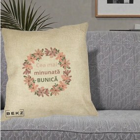 Cadou pentru Bunica - Perna Personalizata Cea Mai Minunata Bunica Coronita Flori Roz, 40x40 cm, Crem, Husa Detasabila, Perna Inclusa, BEKZ®