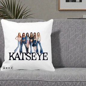 Perna Personalizata K-pop KATSEYE Foto Grup Blugi, 40x40 cm, Alba Mata, Husa Detasabila, Perna Inclusa, BEKZ®