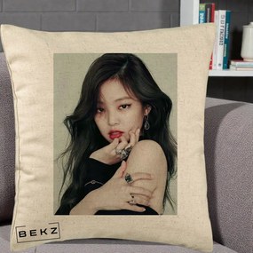 Perna Personalizata K-pop BLACKPINK Jennie Editorial Negru cu Inele, 40x40 cm, Bej, Husa Detasabila, Perna Inclusa, BEKZ®