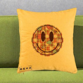Perna Decorativa Smiley Face de Toamna cu Tartan si Dovlecei, 40x40 cm, Galben, Husa Detasabila, Perna Inclusa, BEKZ®