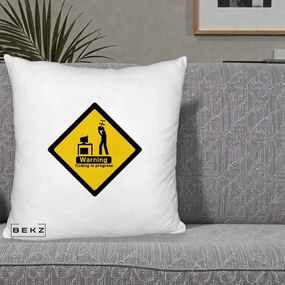 Perna Personalizata Warning Coding in Progress, 40x40 cm, Alb Pufos, Husa Detasabila, Perna Inclusa, BEKZ®