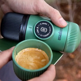 Espressor portabil Wacaco Nanopresso Moss Green, 18bar, 80 ml, Cafea macinata, Fara incarcare sau baterii, Husa, Verde