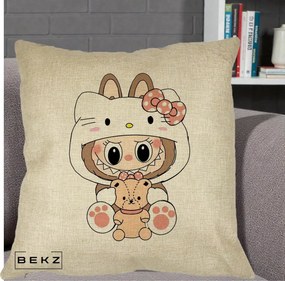 Perna Personalizata Labubu x Hello Kitty, 40x40 cm, Crem, Husa Detasabila, Perna Inclusa, BEKZ®