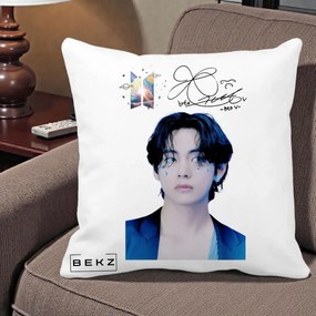 Perna Personalizata K-pop BTS V Taehyung Portret cu Autograf, 40x40 cm, Alba Mata, Husa Detasabila, Perna Inclusa, BEKZ®