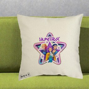 Perna Personalizata K-pop HUNTRX Trio Stea cu Pisica, 40x40 cm, Ecru, Husa Detasabila, Perna Inclusa, BEKZ®
