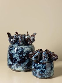 Vază din ceramică artizanală cu pești sculptați în relief, formă cilindrică cu coroană decorativă, albastru marmorat, finisaj lucios, 15×17 cm,