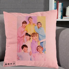 Perna Personalizata K-pop BTS Foto Grup Pastel Colorat cu 7 Membrii, 40x40 cm, Roz, Husa Detasabila, Perna Inclusa, BEKZ®