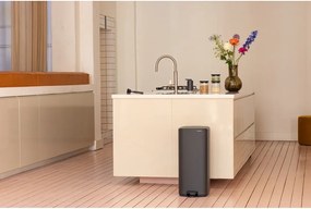 Coș de gunoi gri închis cu pedală din oțel 30 l Bo – Brabantia