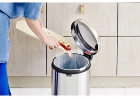 Coș cu pedală Brabantia NewIcon 649046, 20 l, închidere lină, bază antiderapantă, rezistent la amprente, Inox/Mate