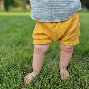 Pantaloni scurti din muselina dubla Kidizi Zuma curry
