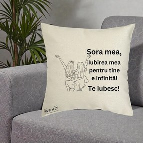 Cadou pentru Sora - Perna Personalizata Sora Mea Te Iubesc Line Art Doua Fete cu Brate Ridicate, 40x40 cm, Ecru, Husa Detasabila, Perna Inclusa, BEKZ®