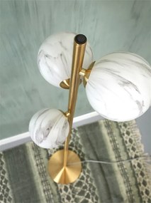 Lampadar cu 3 globuri din sticla cu aspect de marmura Carrara