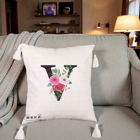 Cadou Personalizat - Perna Personalizata Monograma Florala Litera V cu Buchet, 40x40 cm, Bej cu Franjuri, Husa Detasabila, Perna Inclusa, BEKZ®