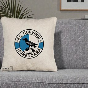 Perna Personalizata FC Corvinul Hunedoara Fotbal, 40x40 cm, Bej Canapea, Husa Detasabila, Perna Inclusa, BEKZ®