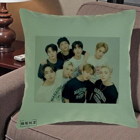 Perna Personalizata K-pop Stray Kids Foto Grup Text, 40x40 cm, Verde, Husa Detasabila, Perna Inclusa, BEKZ®