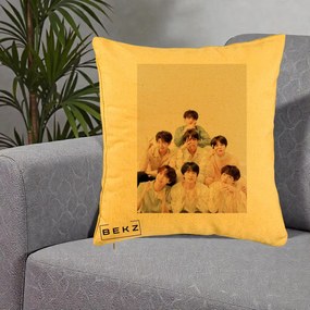 Perna Personalizata K-pop BTS Foto Grup Pastel, 40x40 cm, Galben, Husa Detasabila, Perna Inclusa, BEKZ®