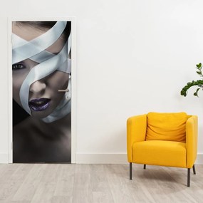 Fototapet pentru ușă - Femeia cu panglică (95x205cm)